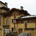 Большой загородный дом в стиле модерн - фото
