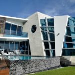 Загородная вилла в стиле деконструктивизм - фото