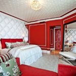 Красный цвет в интерьере спальни