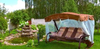 Выбор садовых качелей для дачи